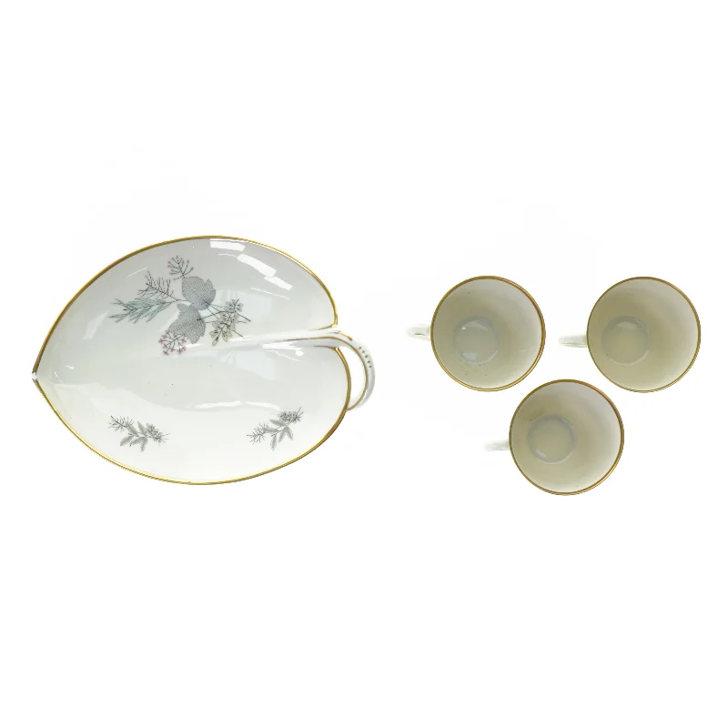 Fad og kaffekopper fra Kjøbenhavns Porcellains Maleri (str. Fad 25 x 18 x 4 cm t kop 8 x 6 cm)