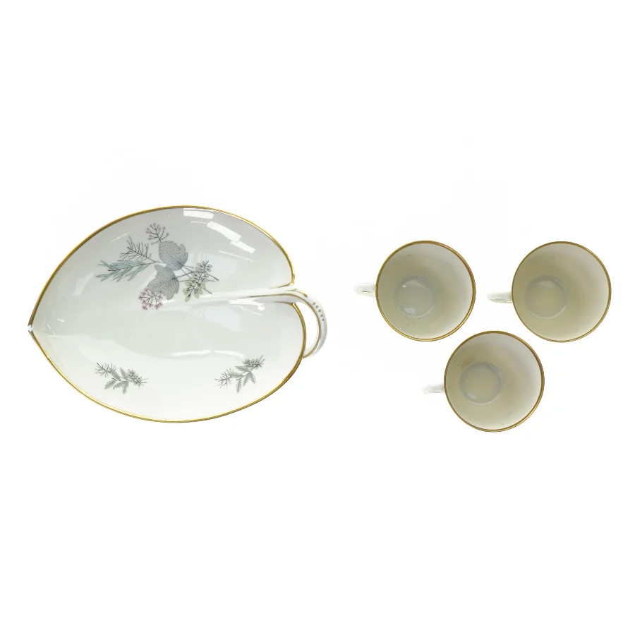 Fad og kaffekopper fra Kjøbenhavns Porcellains Maleri (str. Fad 25 x 18 x 4 cm t kop 8 x 6 cm)