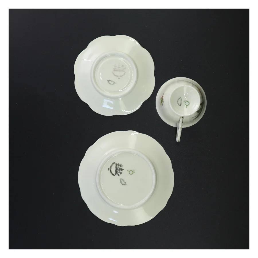 Porcelænskaffesæt med blomstermotiv fra Antioinette (str. 16 x 8 cm)