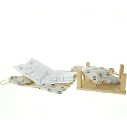 Musse hullet spil fra Janbibejan (str. 28 x 30 cm)