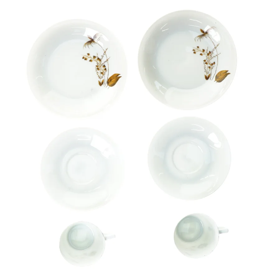 Kaffekopper med underkopper og tallerkener fra Kjøbenhavn Denmark (str. Tallerkenen 16 cm underkop 14 cm kop 7 x 7 cm)