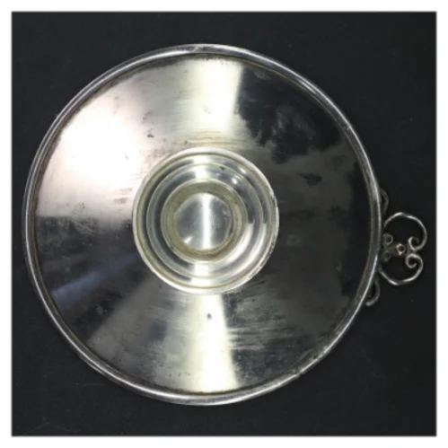 Sølvfarvet bakke med lysmanchet (str. Ø 16 cm)