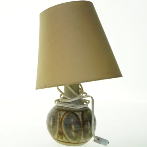 Bordlampe med keramikfod og lysebrun skærm (str. 36x12 cm)