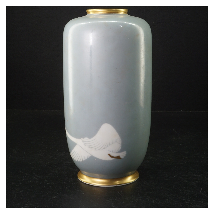 Blå vase med guldkant og svanemotiv fra Rosenthal (str. 21 cm. 10 cm i diameter)