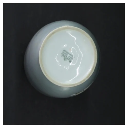 Blå vase med guldkant og svanemotiv fra Rosenthal (str. 21 cm. 10 cm i diameter)