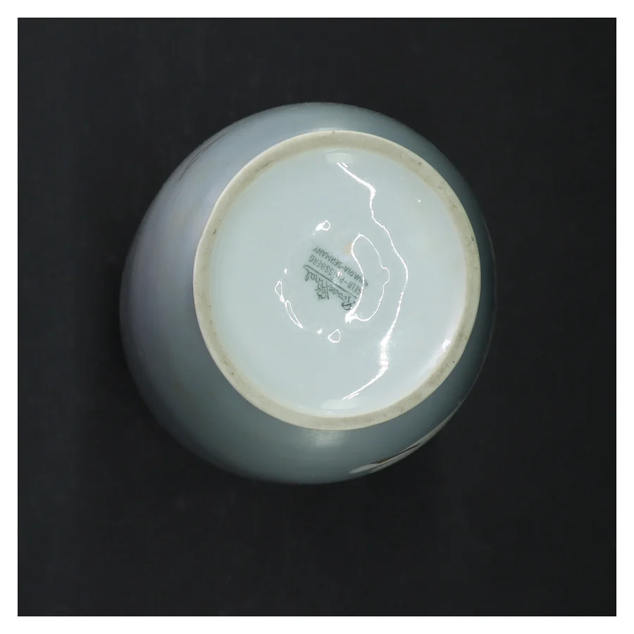 Blå vase med guldkant og svanemotiv fra Rosenthal (str. 21 cm. 10 cm i diameter)