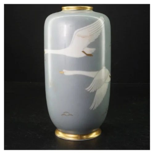 Blå vase med guldkant og svanemotiv fra Rosenthal (str. 21 cm. 10 cm i diameter)