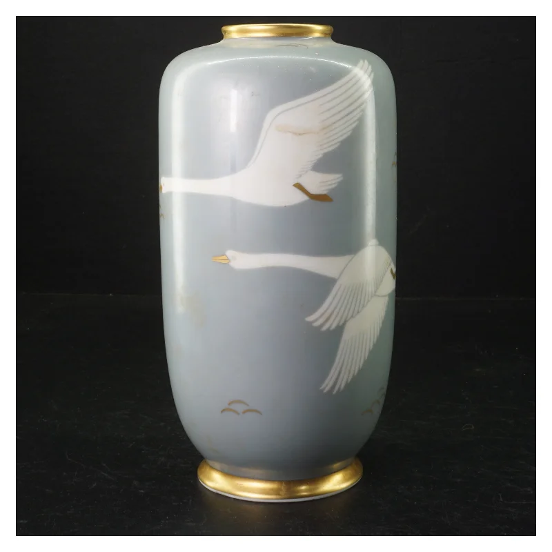 Blå vase med guldkant og svanemotiv fra Rosenthal (str. 21 cm. 10 cm i diameter)