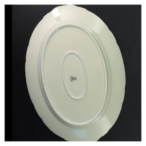 Hvidt ovalt serveringsfad fra KPM (str. 40 x 29 cm)