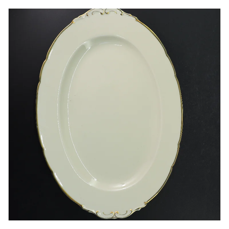 Hvidt ovalt serveringsfad fra KPM (str. 40 x 29 cm)
