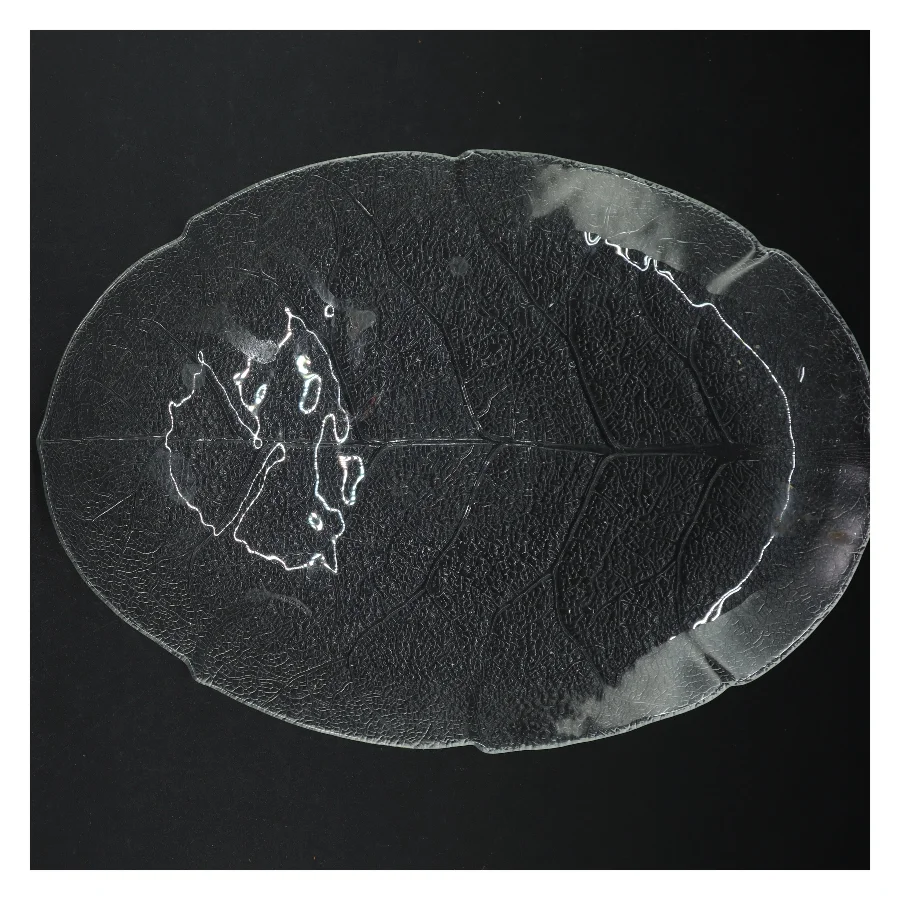 Dekorativt bladformet fad (str. 36x26 cm)