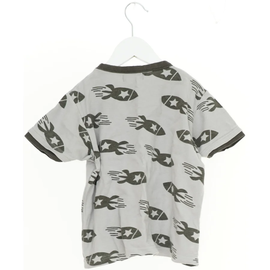 T-shirt med raketprint fra Entry (str. 110)