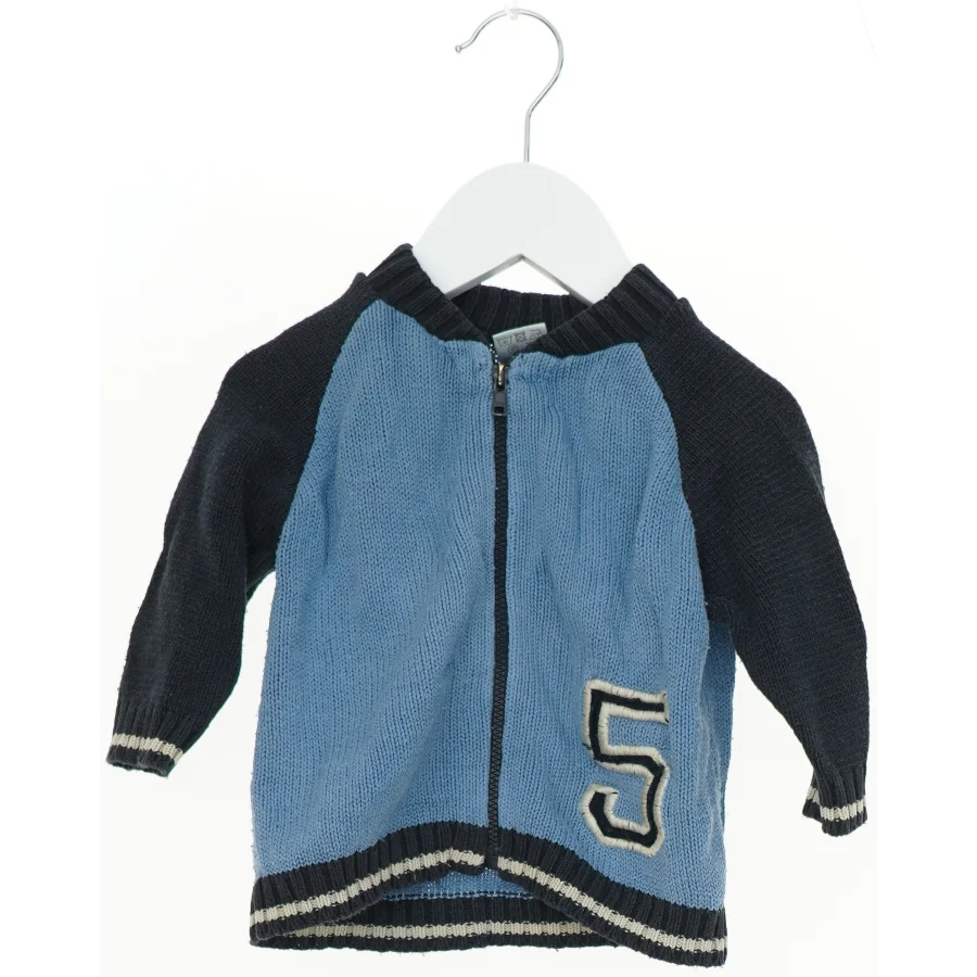 Strikket cardigan med lynlås fra Friends (str. 68)