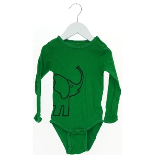 Grøn langærmet bodystocking med elefantmotiv fra Mads & Mette (str. 98)