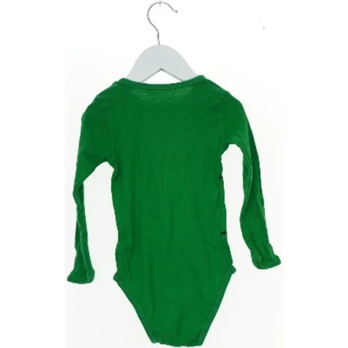 Grøn langærmet bodystocking med elefantmotiv fra Mads & Mette (str. 98)