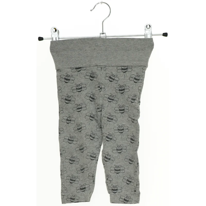 Baby leggings med bi-mønster fra Mads & Mette (str. 74)