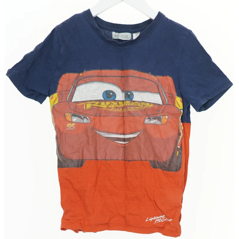 T-shirt med motiv fra Disney's 'Biler' fra H&M (str. 134)