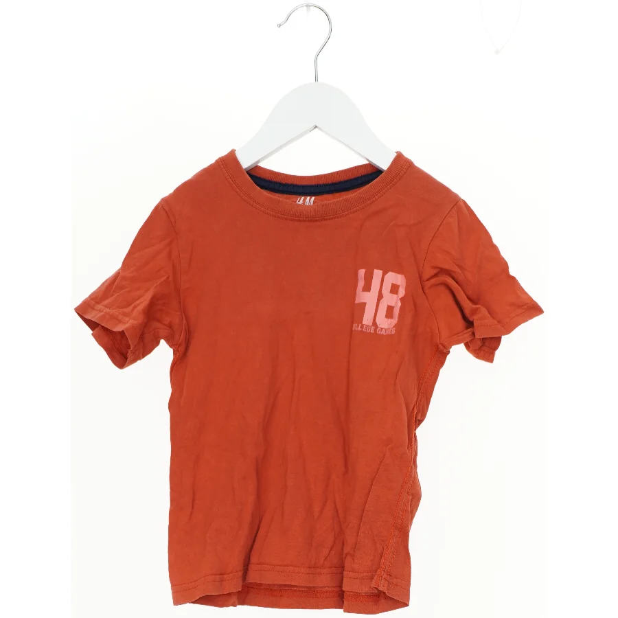 Kortærmet T-shirt med print fra H&M (str. 104)