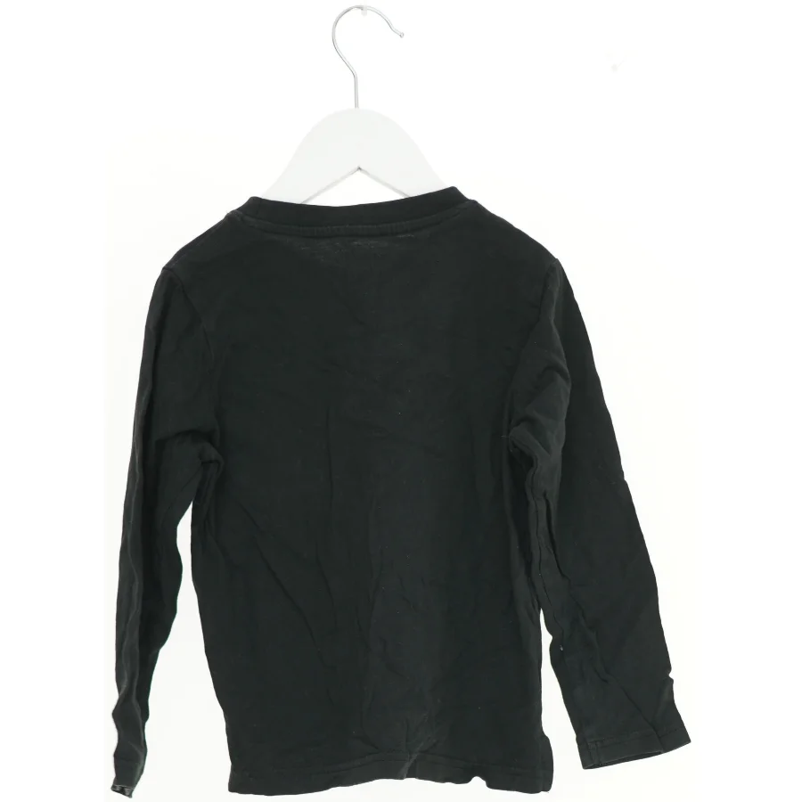 Langærmet sort trøje fra Mads & Mette (str. 110)