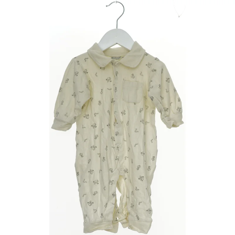 Heldragt til baby fra Basics Accessories (str. 68)