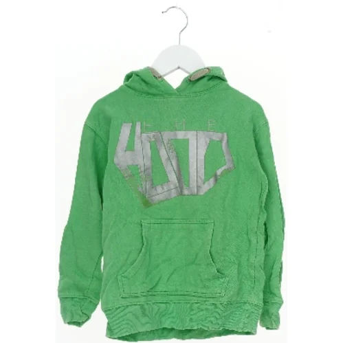 Grøn hættetrøje med front design fra Units (str. 122)
