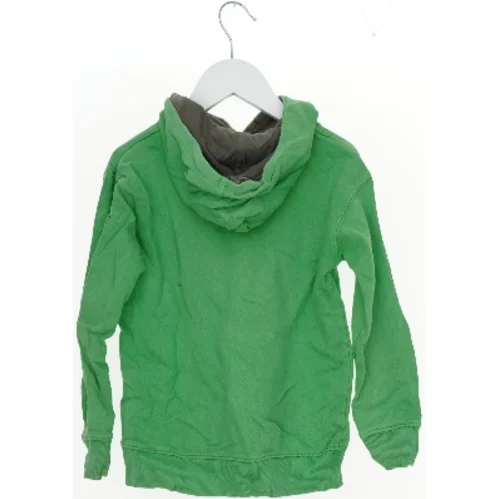 Grøn hættetrøje med front design fra Units (str. 122)