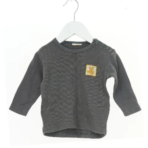 Langærmet trøje med bamsemotiv (str. 74)