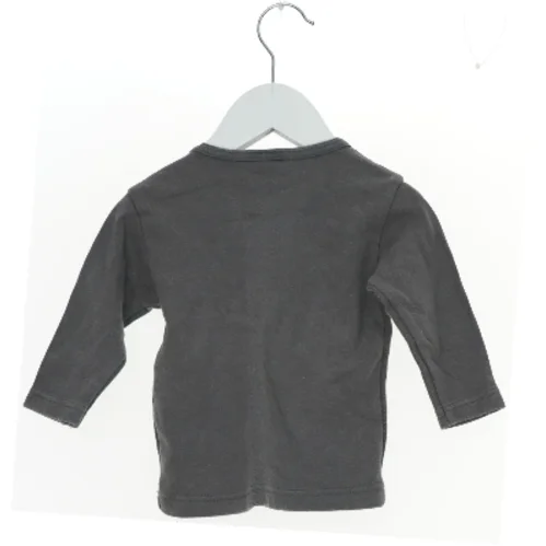 Langærmet trøje med bamsemotiv (str. 74)