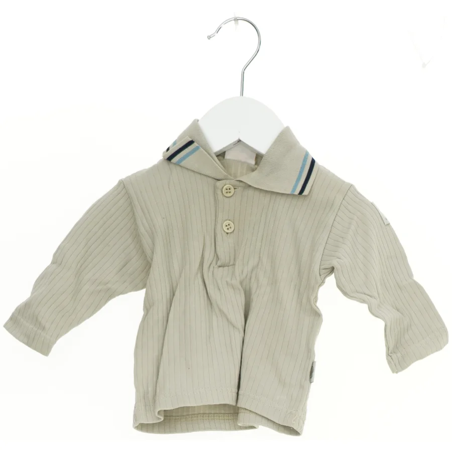 Langærmet skjorte med krave fra Mads & Mette (str. 62)