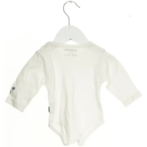 Hvid Baby Bodystocking med Print fra Fixoni (str. 56)