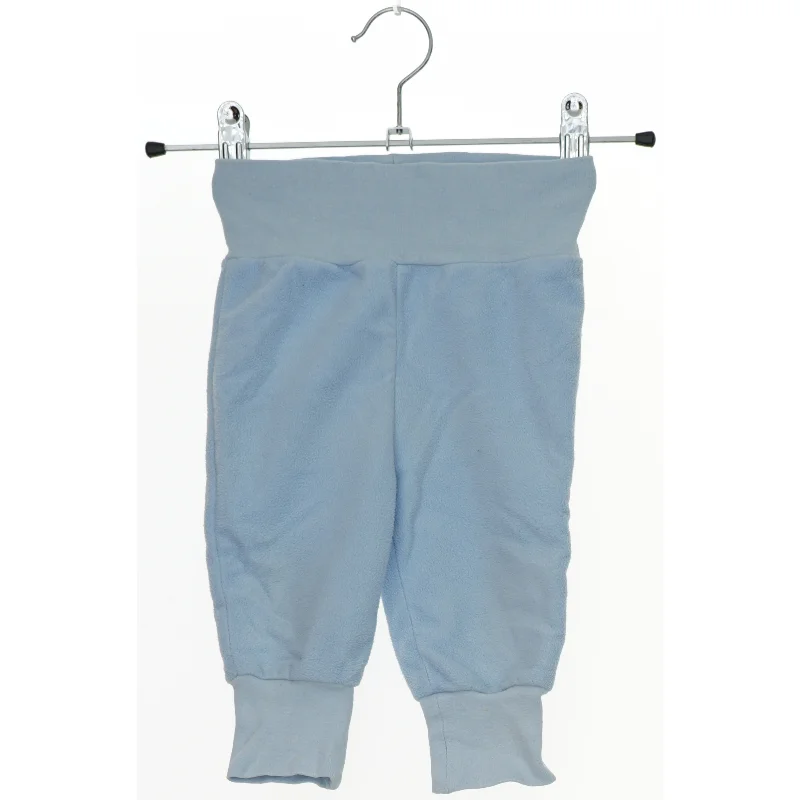 Bløde bukser til baby fra H&M (str. 62)