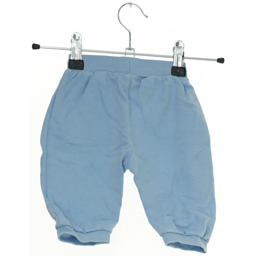 Lyseblå babybukser fra Mads & Mette (str. 62)