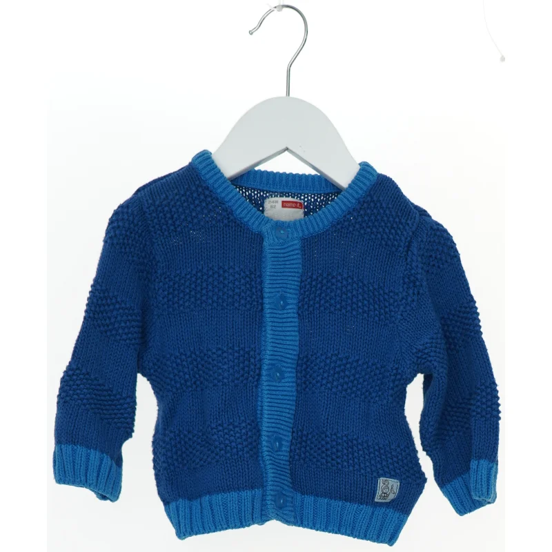 Babycardigan med knapper fra Name It (str. 62)