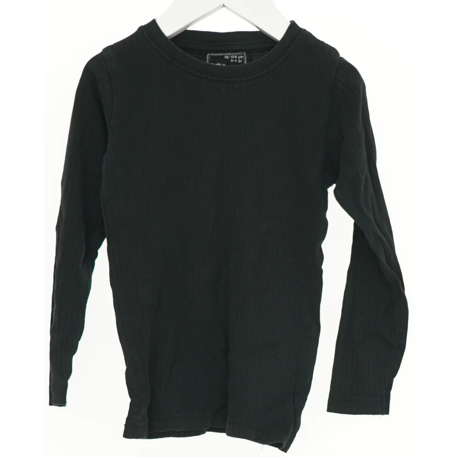 Langærmet sort bluse fra Mads & Mette (str. 104)
