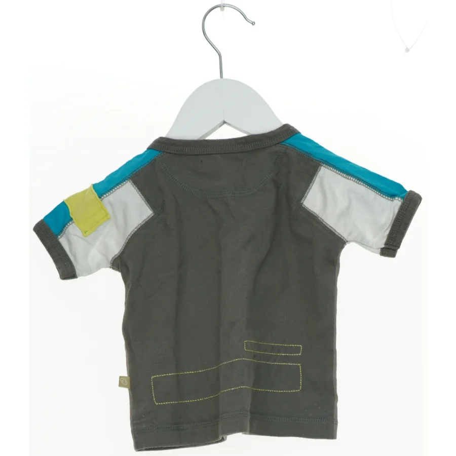 Børne T-Shirt med farverige detaljer fra Petibom (str. 74)