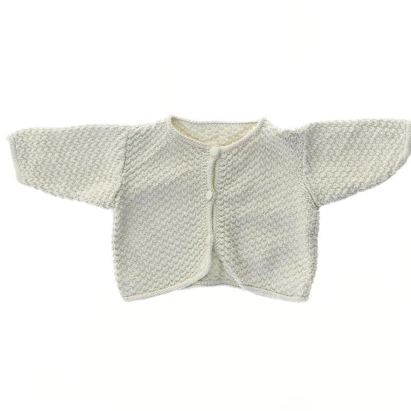 Strikket babycardigan (str. bryst 30 cm, længde 24 cm)