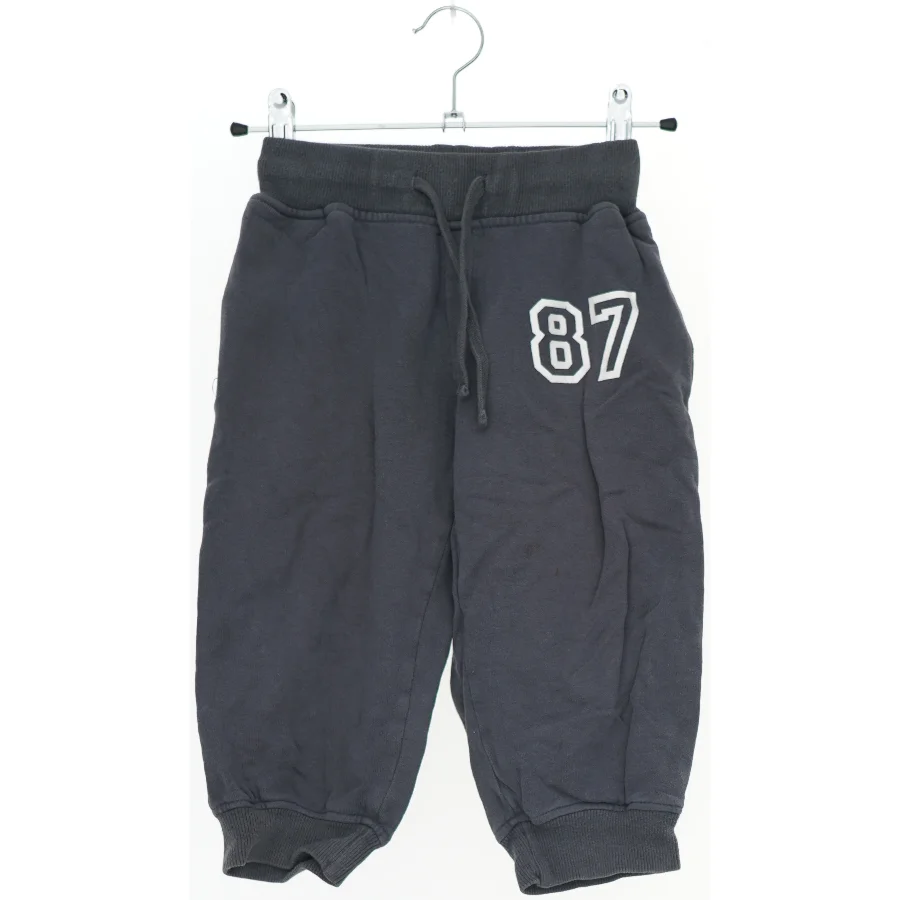 Sweatpants med grafisk design fra H&M (str. 98)