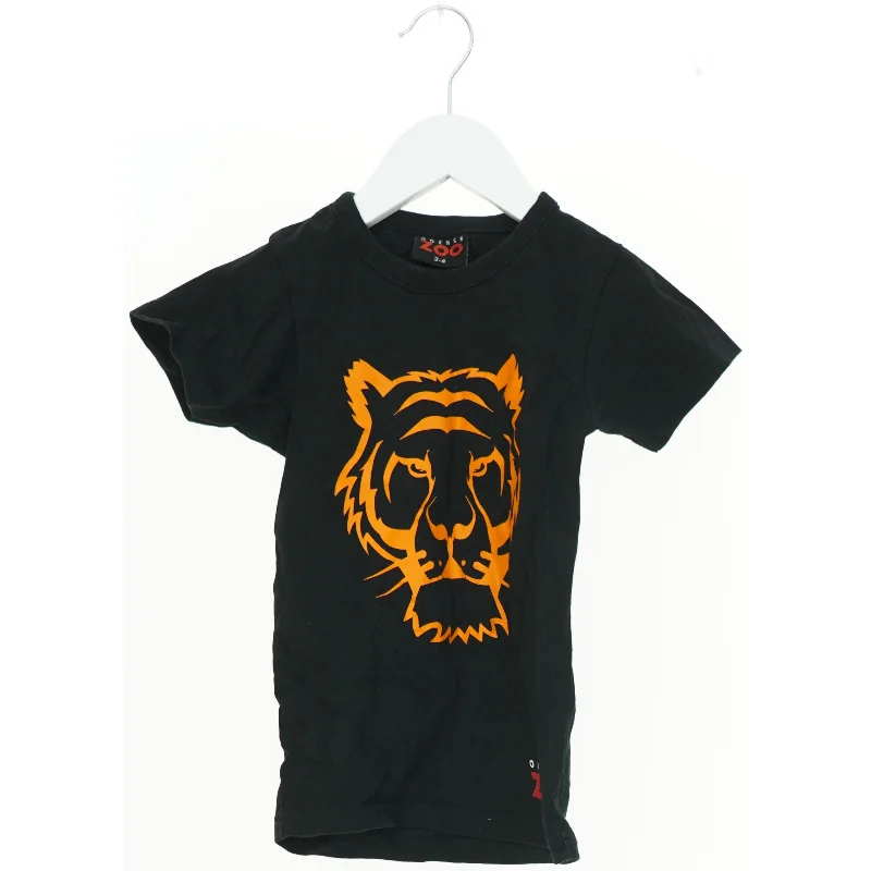 T-shirt med tigerprint fra Zoo (str. 104)