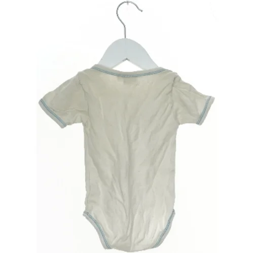 Baby bodystocking med tekst fra Mads & Mette (str. 68)