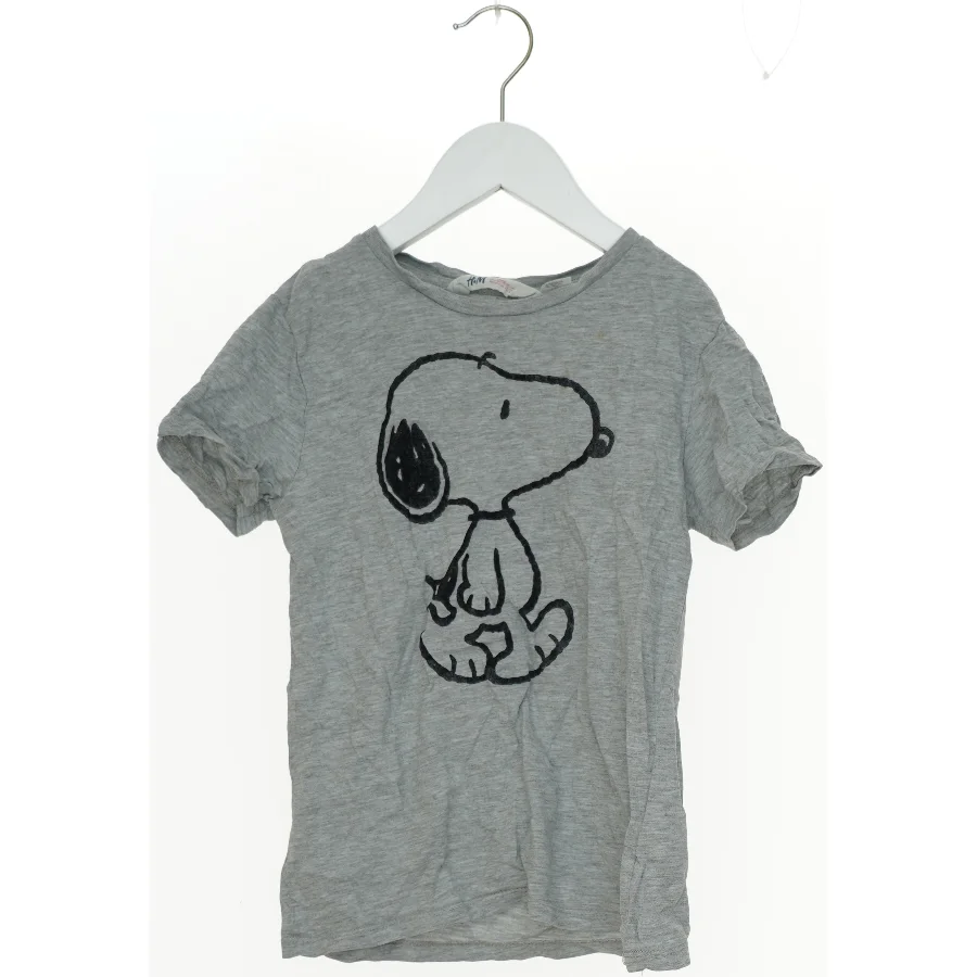 Kortærmet T-shirt med Snoopy motiv fra H&M (str. 128)