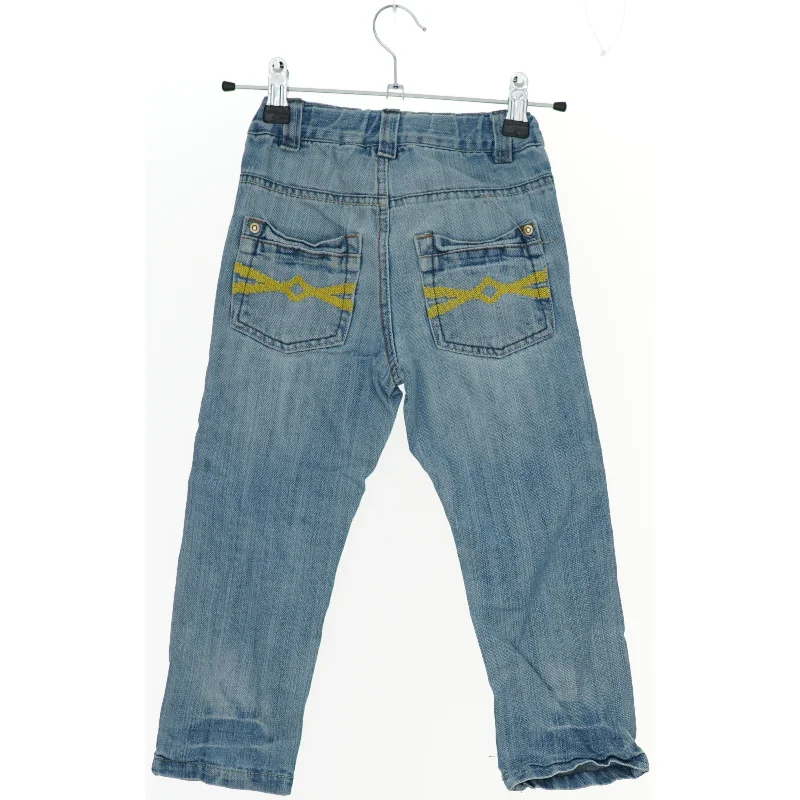 Bukser med slid detaljer (str. 104)