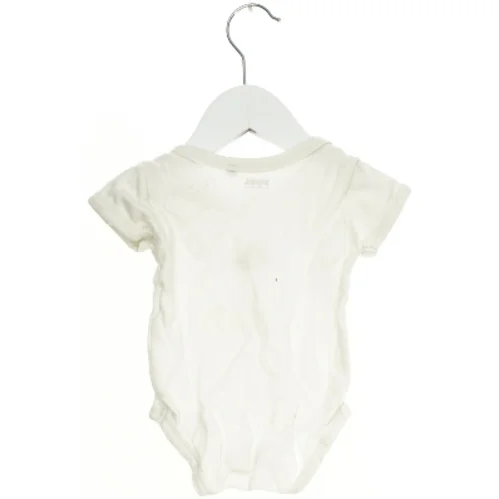 Hvid bodystocking med humlebi motiv fra Pippi (str. 62)