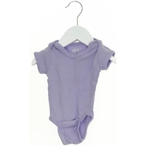 Lilla bodystocking til baby fra Mads & Mette (str. 50)