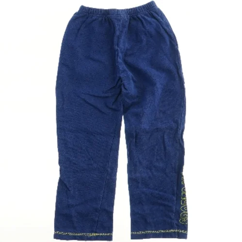 Sportsdragt med hættetrøje og bukser fra Kaj Og Andrea (str. 116)