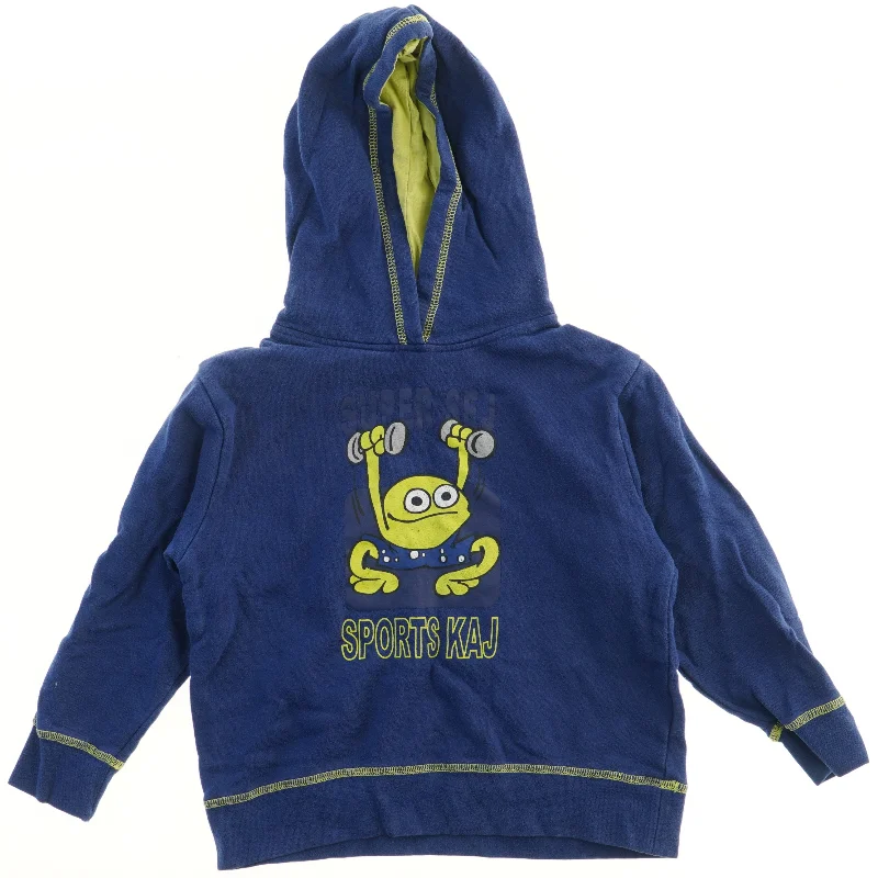 Sportsdragt med hættetrøje og bukser fra Kaj Og Andrea (str. 116)