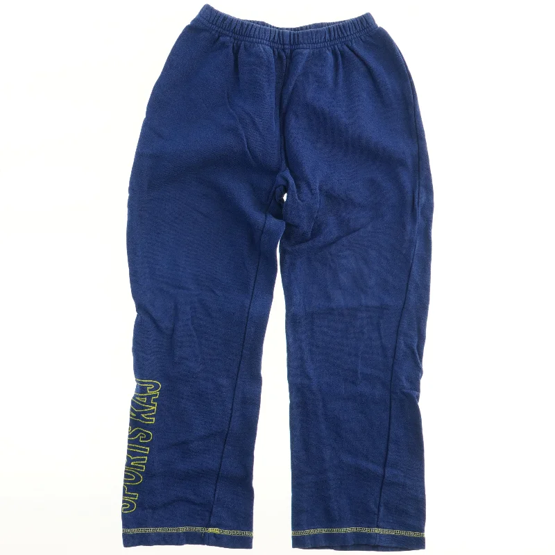 Sportsdragt med hættetrøje og bukser fra Kaj Og Andrea (str. 116)