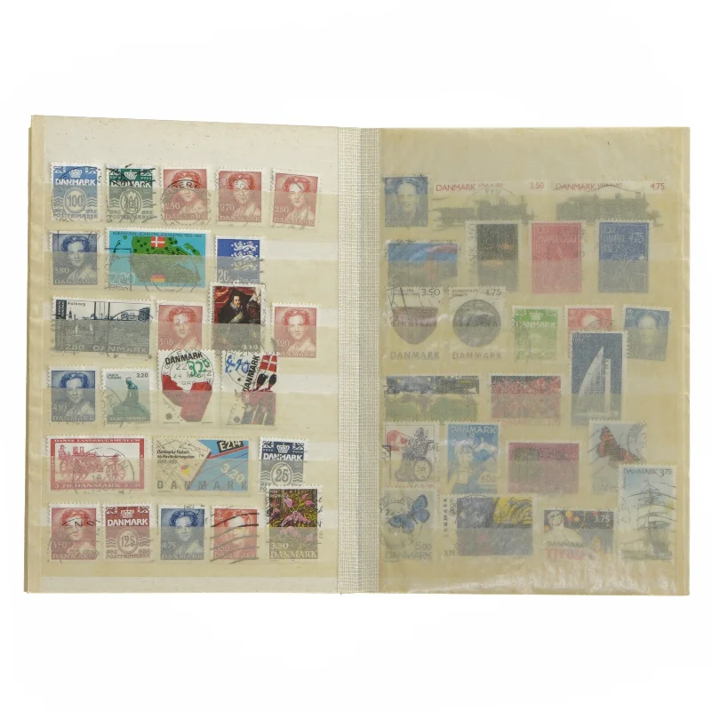 Frimærkealbum (str. 19x13,5 cm)