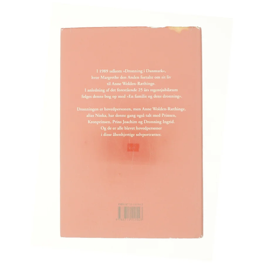 En familie og dens dronning af Anne Wolden-Ræthinge (Bog)
