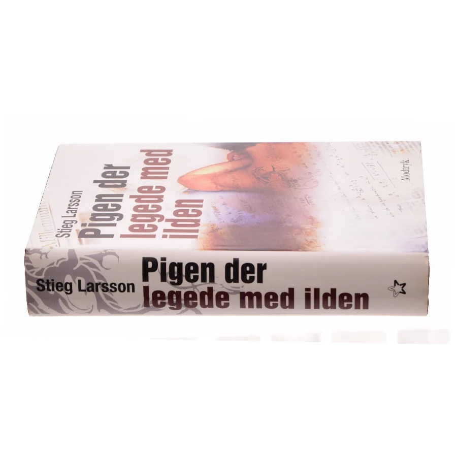 Pigen Der Legede Med Ilden af Larsson, Stieg (Bog)