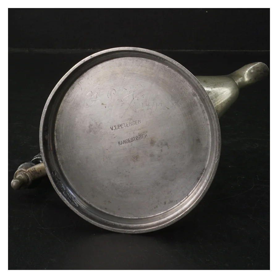 Tin kaffekande  fra V. T. Petersen (str. H. 19 cm)